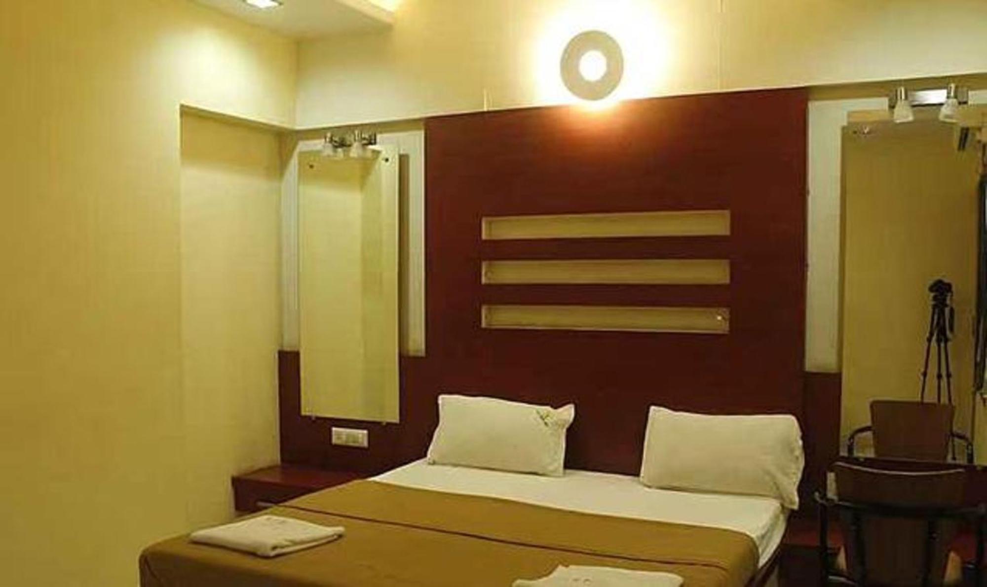 Fabhotel Skylark Inn Nashik Room photo